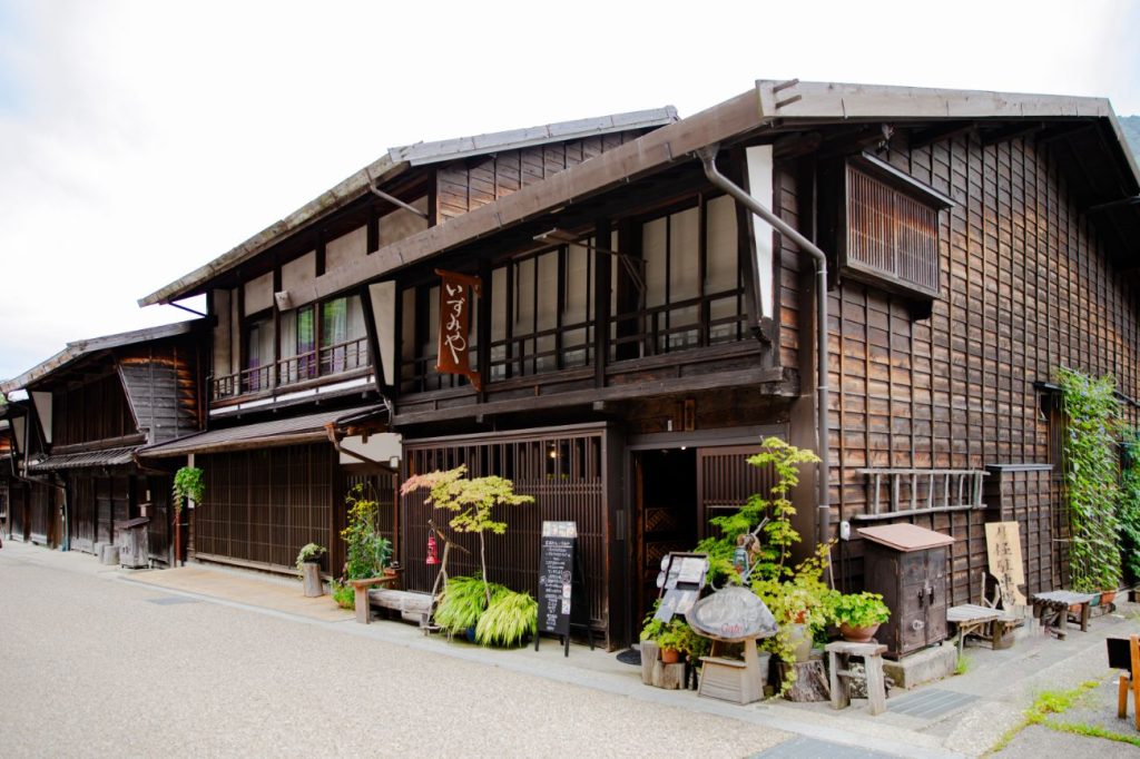 レトロで新しい!中山道の奈良井宿&木曽平沢でときめくモノをめぐる旅