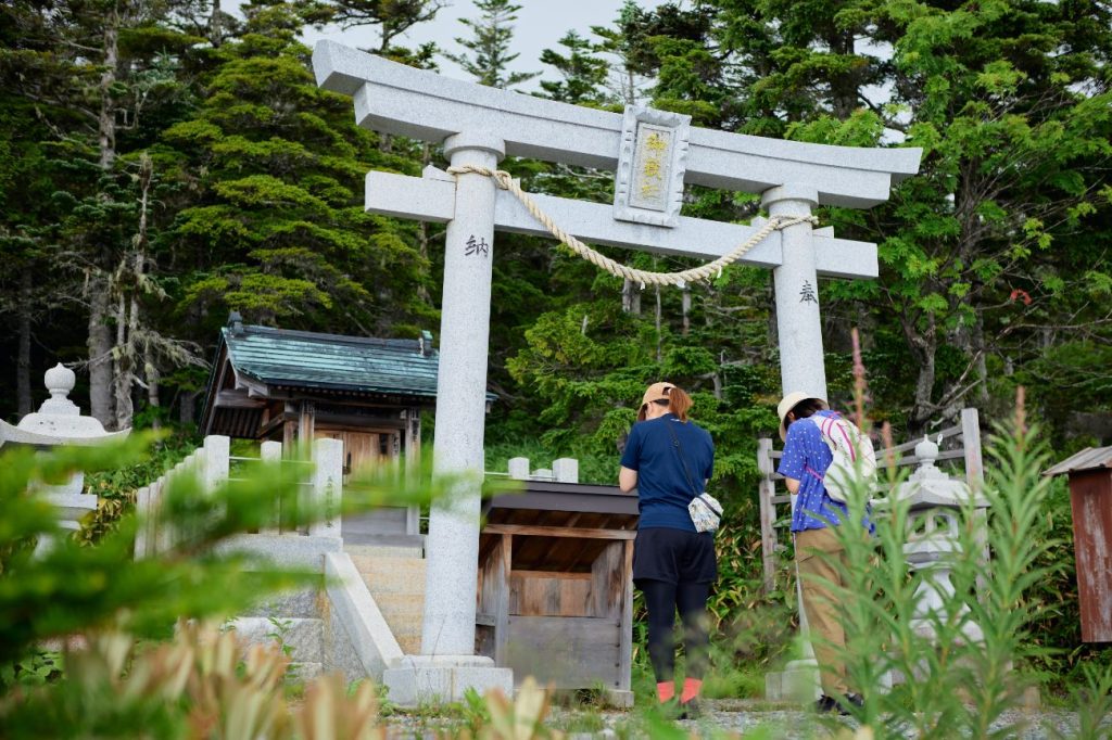 木曽「おんたけロープウェイ」に乗って、30分の御嶽山麓プチハイキングへGO